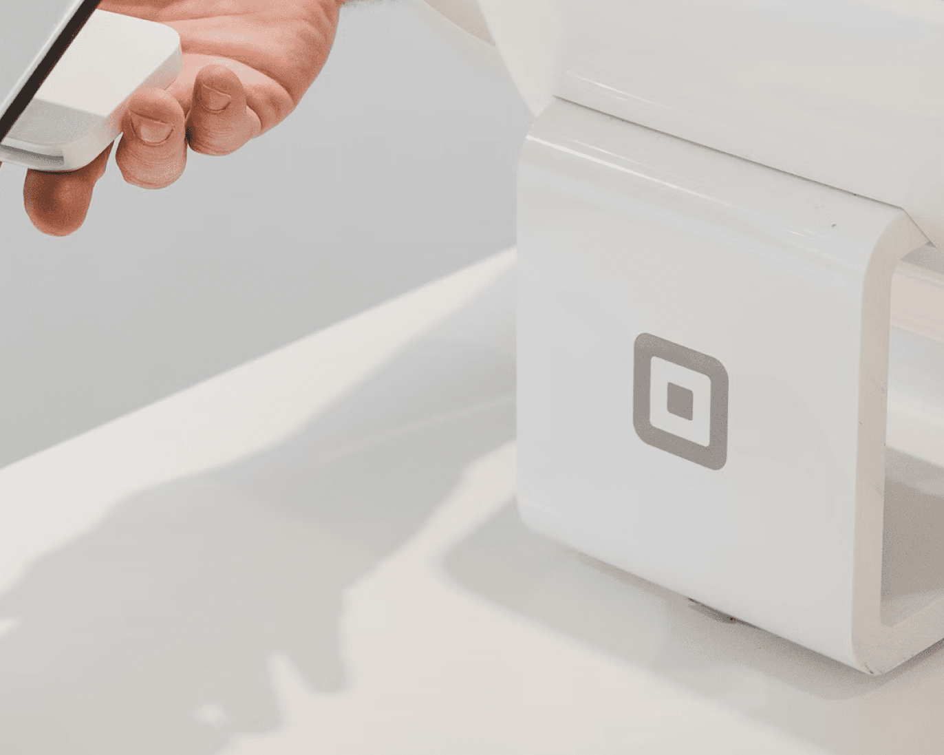 Transparency and Trust: Real-Time Tracking in Money Transfers